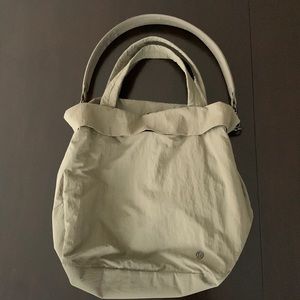 Lululemon On My Level Bag 19L